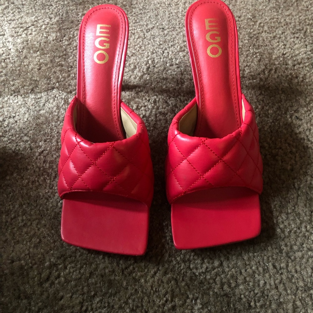 SQUARE TOE QUILTED HEEL MULE - RED